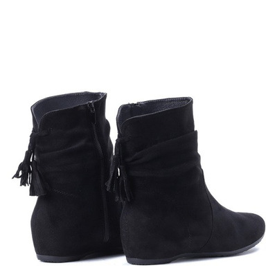 Czarne botki na krytym koturnie Juliet- Obuwie