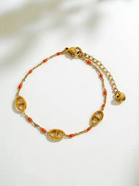 Aurelia Perseus - elegantna pozlačena zapestnica z geometrijskim motivom