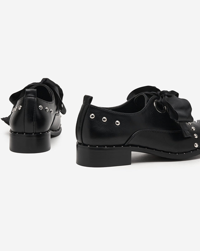 OUTLET Čierne dámske topánky s ozdobnými tryskami Finorie - Obuv