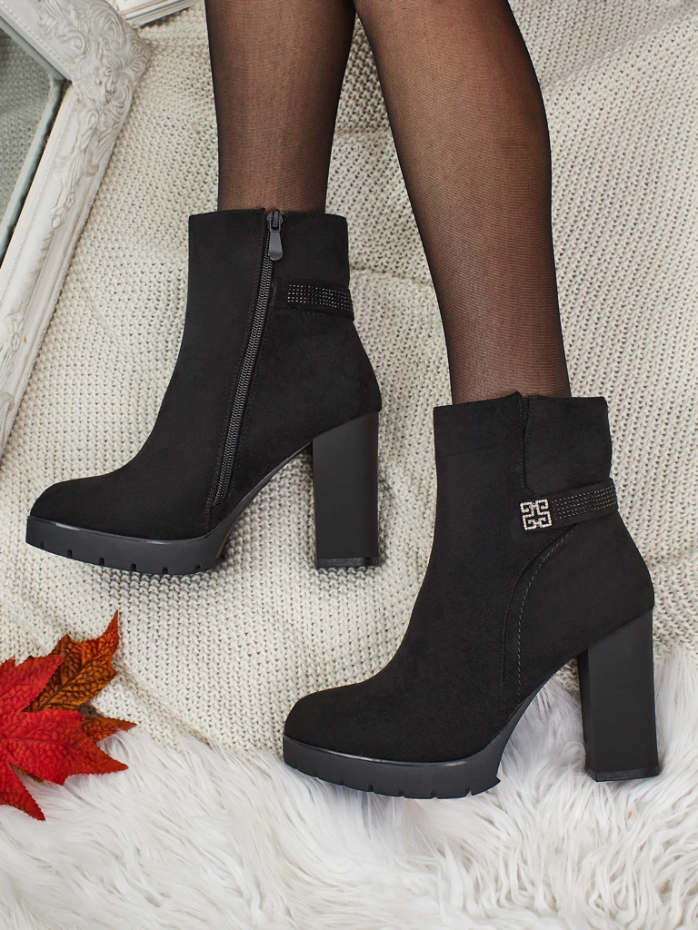 Ženski gležnarji iz eko semiša s peto Zavrina