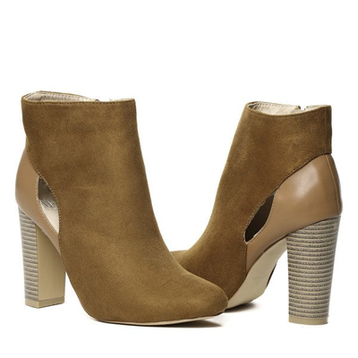 Brązowe botki na słupku - Obuwie