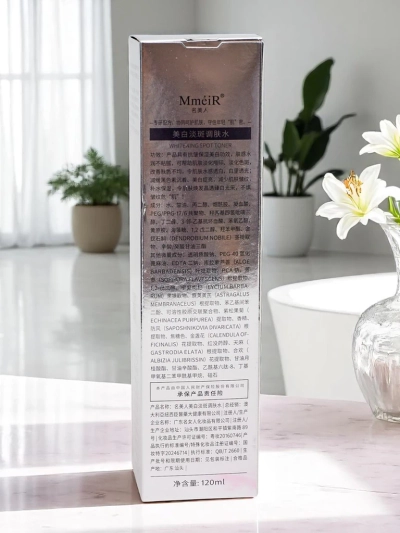 Rozjasňujúci pleťový toner znižujúci sfarbenie
