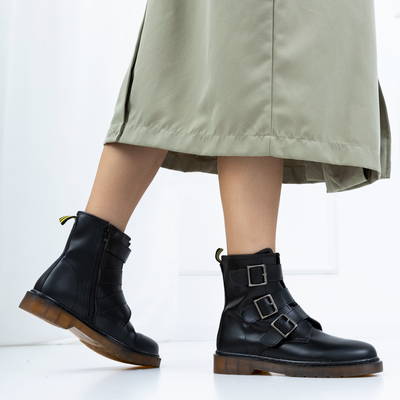 OUTLET Čierne dámske čižmy s prackami Delaras - Obuv