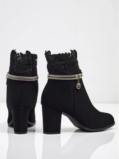 Ženski gležnarji iz eko usnja s peto in čipko Kastrelle