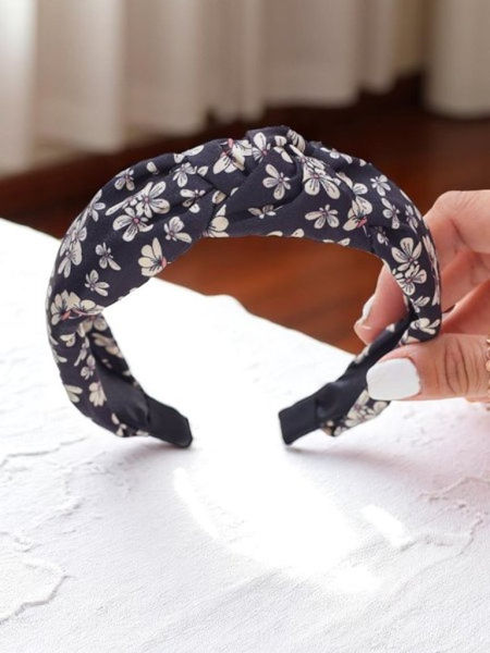 Royalfashion Čelenka so zapletaným kvetinovým vzorom Florinda
