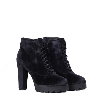 Czarne, welurowe botki na słupku Megan- Obuwie