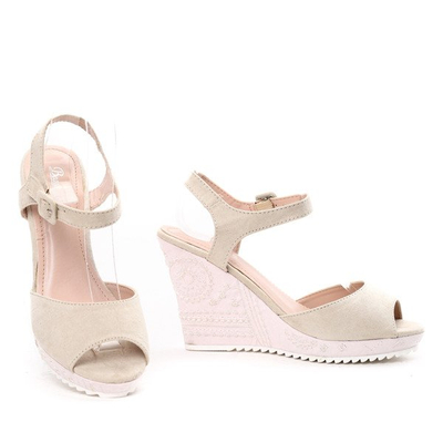 Beżowe sandały na koturnie Daga- Obuwie