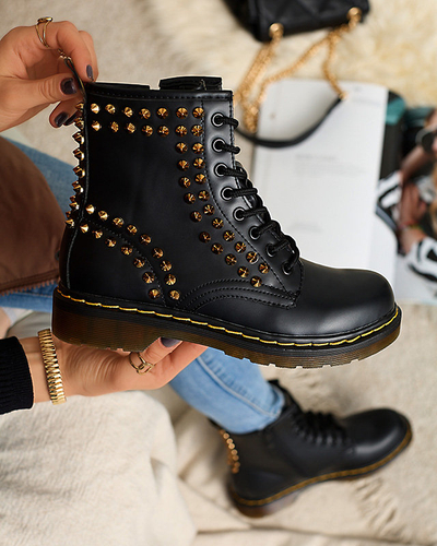 OUTLET Dámske čierne čižmy s cvočkami Operias - Obuv