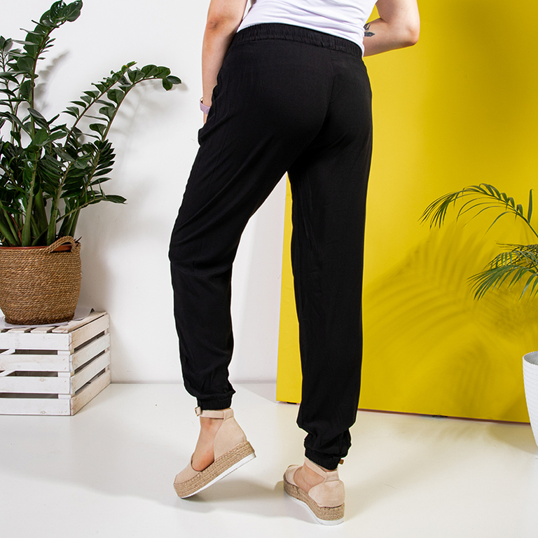 Dámske nohavice z čiernej látky PLUS SIZE - Oblečenie