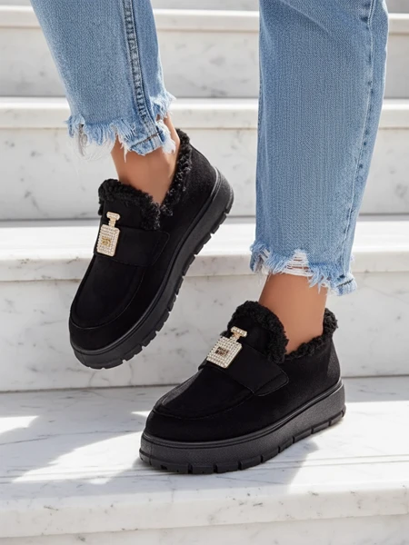 Črni čevlji Kalliope s platformo in krznom