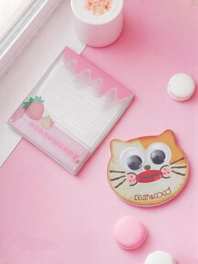 Kevin&Coco Cat Toast Blush Tlačený rúž Jahoda