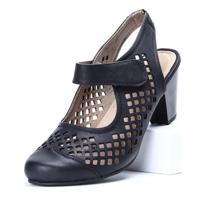 Czarne czółenka na słupku z odkrytą piętą Mary - Obuwie