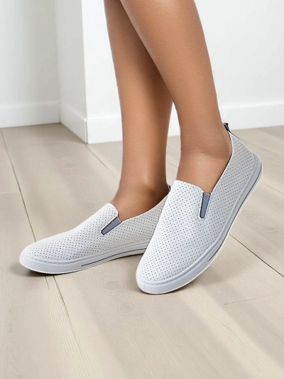 Royalfashion Dámske perforované slip-on topánky Eppes
