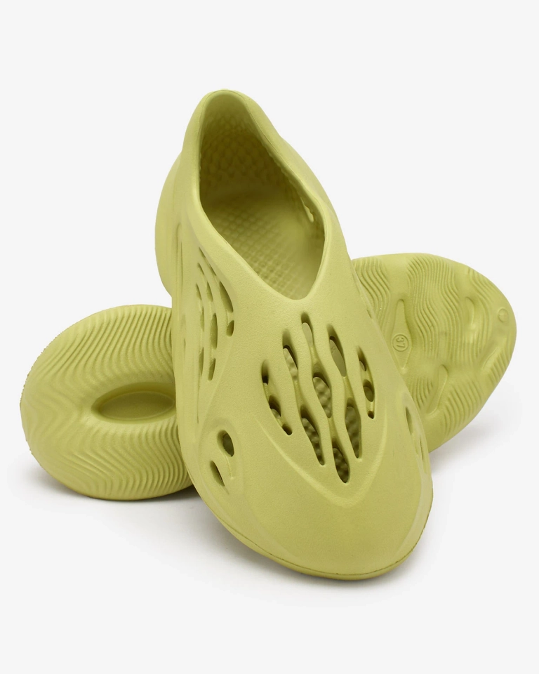 Royalfashion Zelená dámska športová obuv s výrezmi Loydi