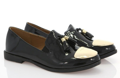 Czarne slip on z błyszczącą blaszką - Obuwie