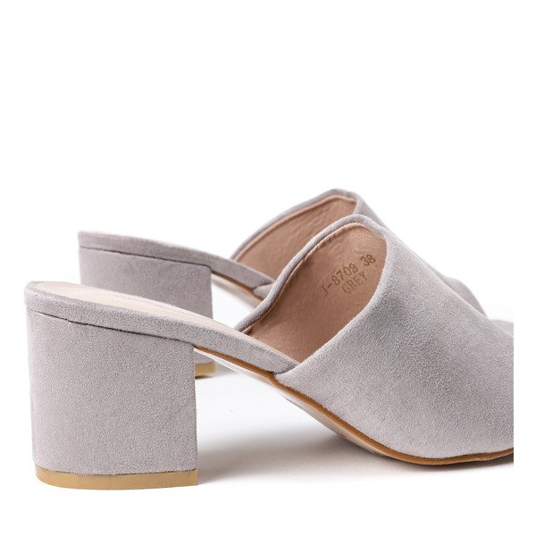 Szare klapki na niskim słupku Montana - Obuwie