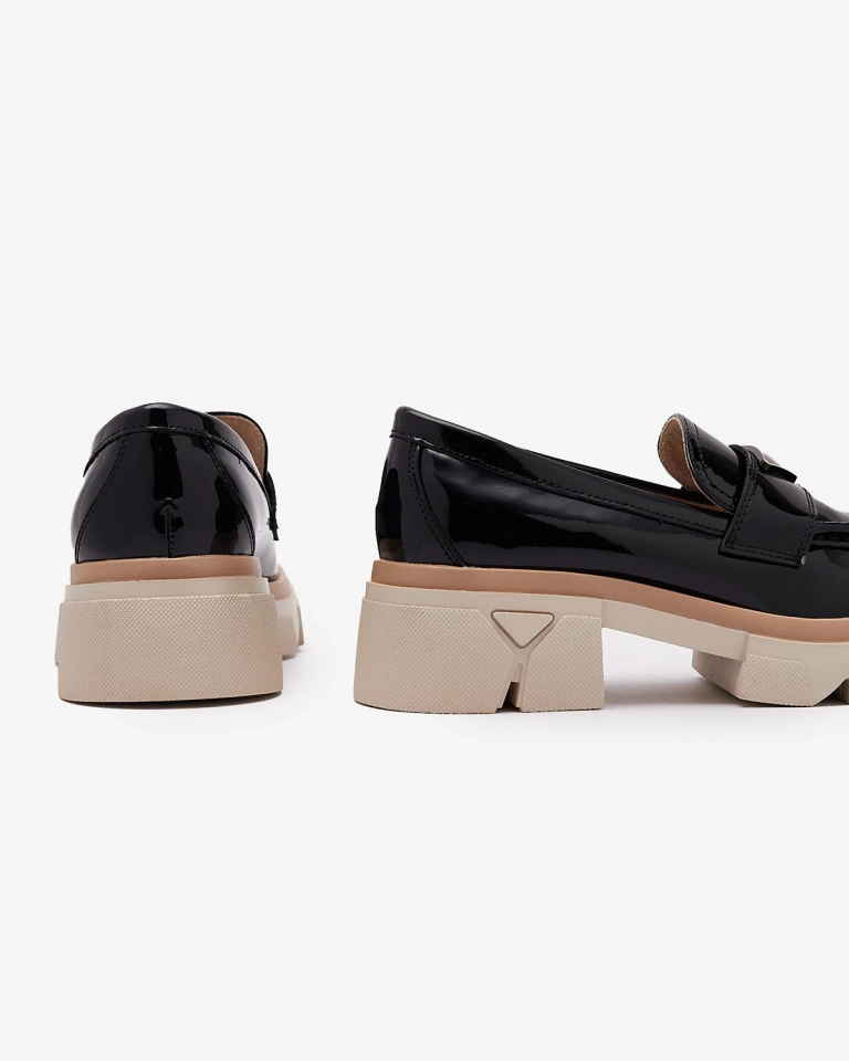 Lakované čierne dámske mokasíny so zdobením Sarix - Obuv