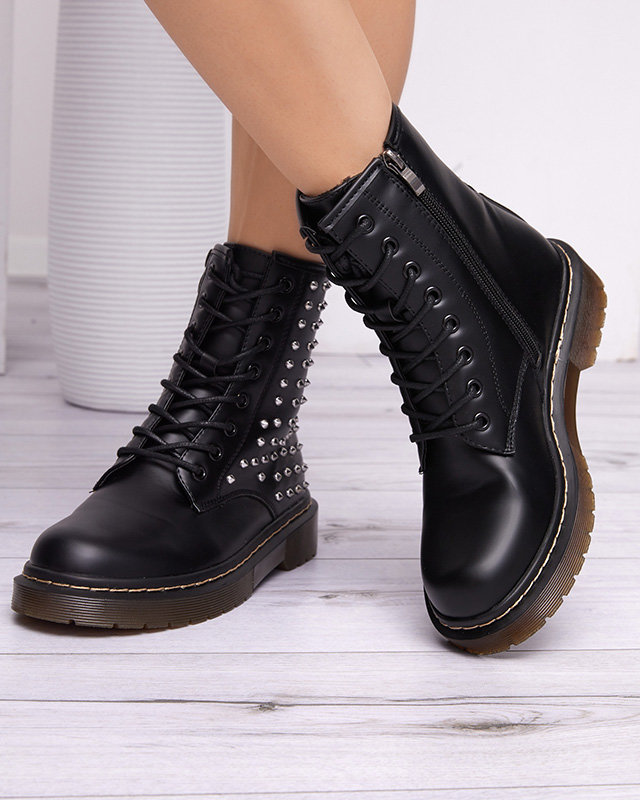 OUTLET Čierne dámske matné čižmy s cvočkami Derisa - Obuv