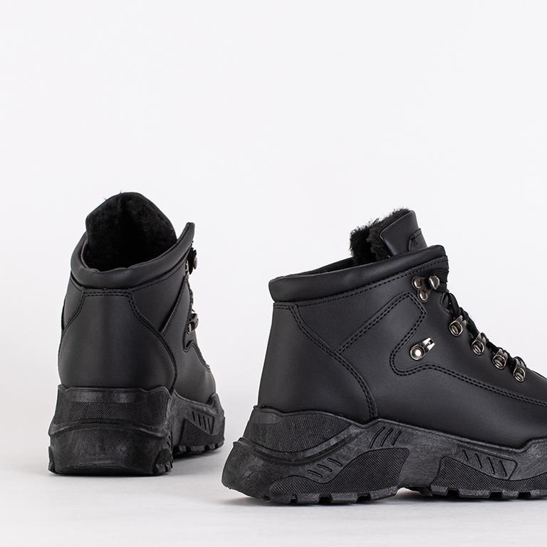 Čierne čižmy z ekokože od Rueq- Footwear