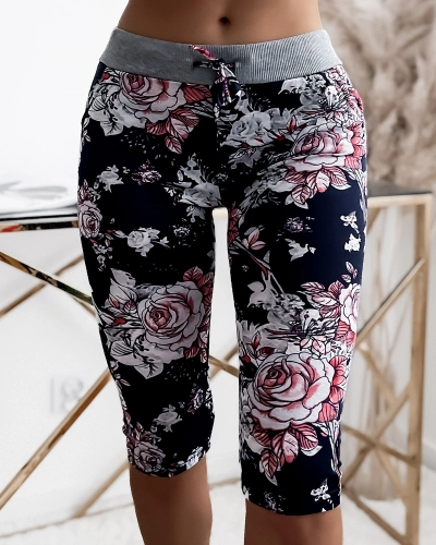Námornícke modré a koralové dámske 3/4 šortky s kvetinovým vzorom PLUS SIZE - Oblečenie