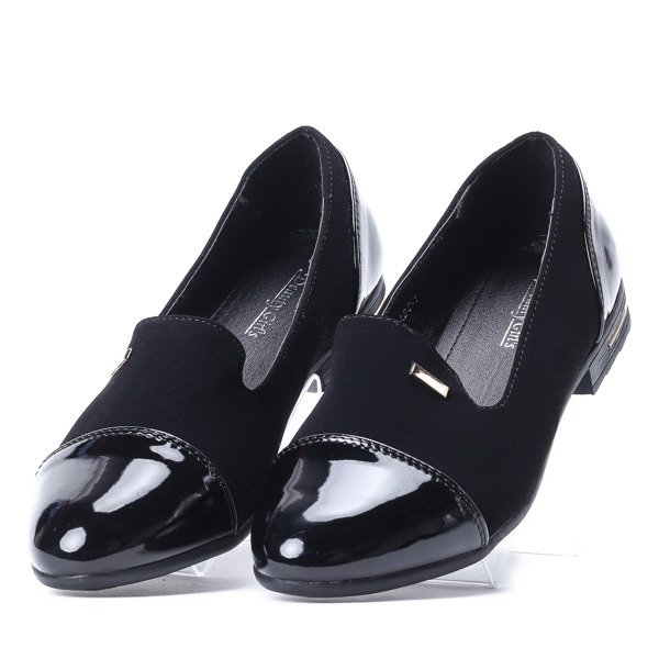 Czarne mokasyny z lakierowanym noskiem Nestoret - Obuwie