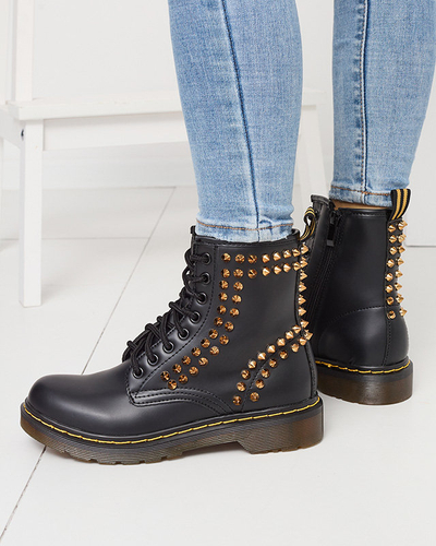 OUTLET Dámske čierne čižmy s cvočkami Operias - Obuv