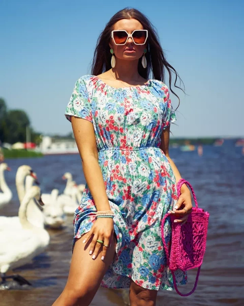 Royalfashion Dámske kvetinové mini šaty a'la hiszpanka v modrej farbe