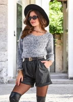 Tmavosivá || čierna