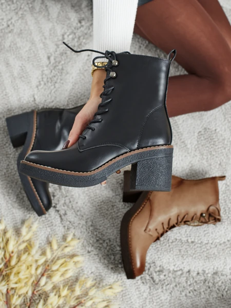 Ženski gležnarji iz eko usnja s peto Zeltra