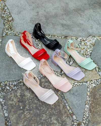 Royalfashion White Laylin sandále na nízkom podpätku