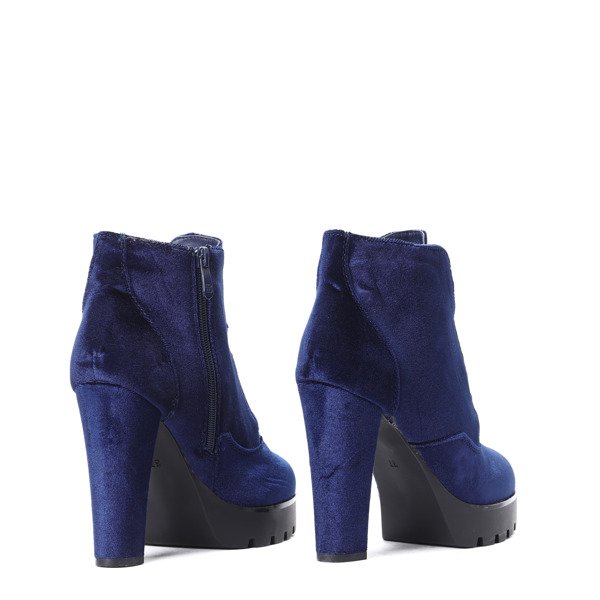 Granatowe, welurowe botki na słupku Megan- Obuwie
