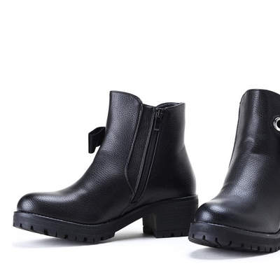 Czarne botki na niskim słupku Victoria - Obuwie