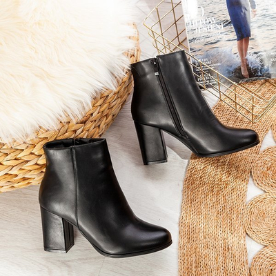 Čierne čižmy na vyššom stĺpiku Pekan - Obuv