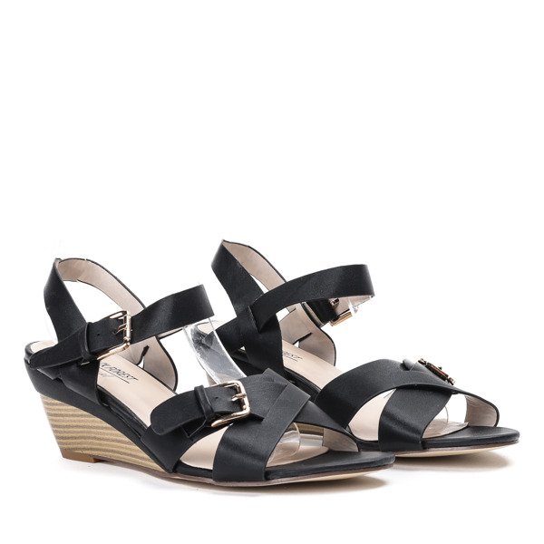 Czarne sandały na niskiej koturnie Ana - Obuwie
