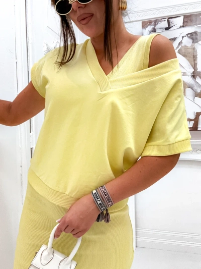 Royalfashion Dámsky set s odhaľujúcou mikinou a šatami po kolená