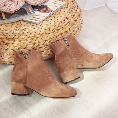 Brązowe botki na niskim słupku Roni - Obuwie