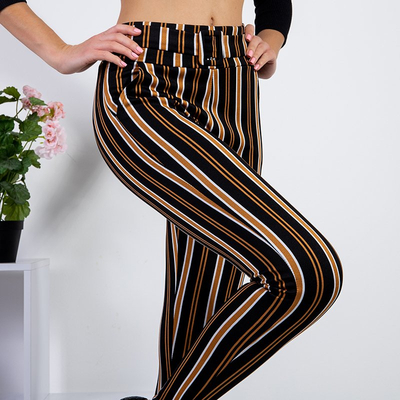 Dámske trekingové nohavice z čierneho pruhovaného materiálu - oblečenie