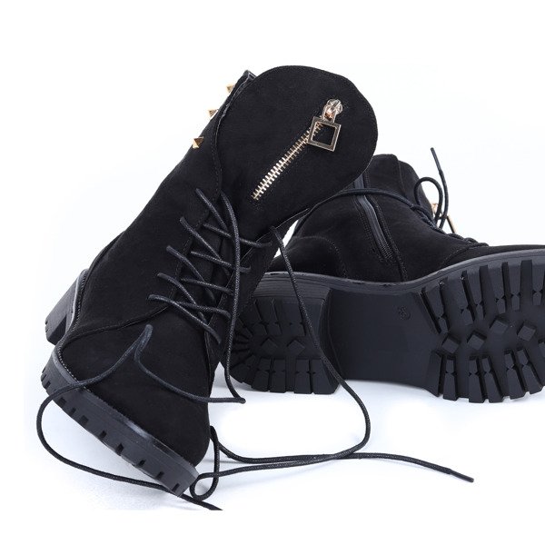 Czarne workery z ćwiekami Mai- Obuwie