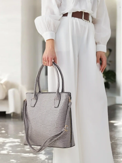 Royalfashion Lakovaná dámska kabelka s razením