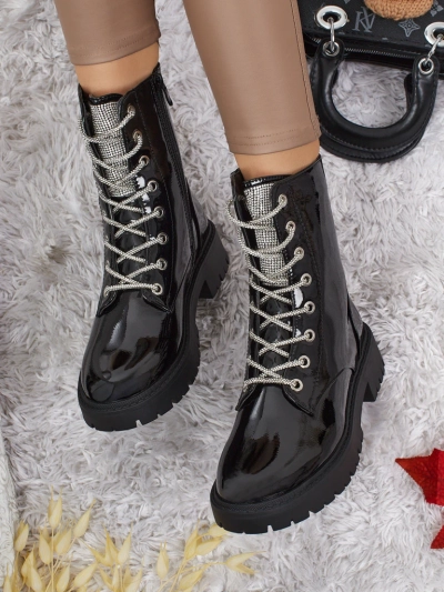 Lakirani ženski gležnarji s vezalkami Fjorra