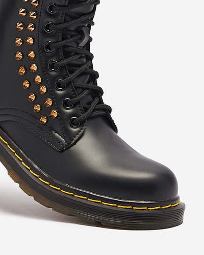 OUTLET Dámske čierne čižmy s cvočkami Operias - Obuv