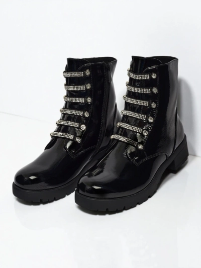 Lakirani ženski gležnarji s vezalkami Fjorra