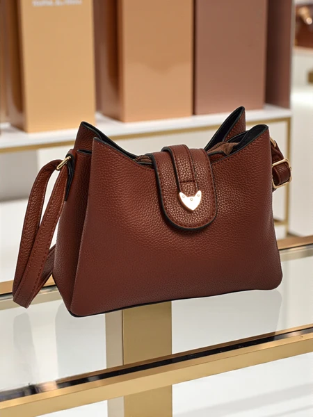 Majhna ženska torbica iz eko usnja Narias