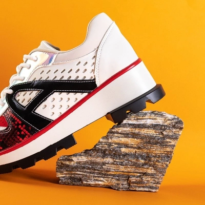 OUTLET Biele a červené tenisky s farebnými vložkami Meia - Footwear