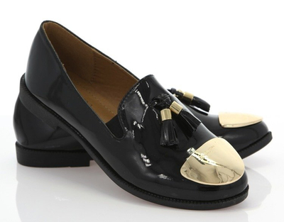 Czarne slip on z błyszczącą blaszką - Obuwie