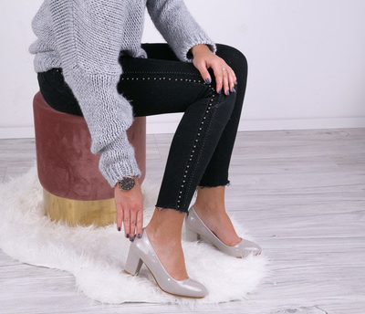 Szare czółenka na słupku Skyler- Obuwie