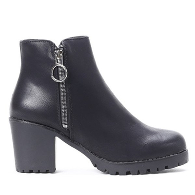 Czarne botki na słupku Rebecca- Obuwie