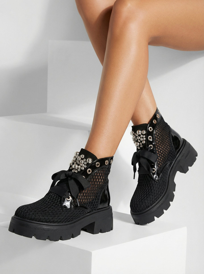 Royalfashion Dámske ažurové čižmy v čiernej farbe Afaserr