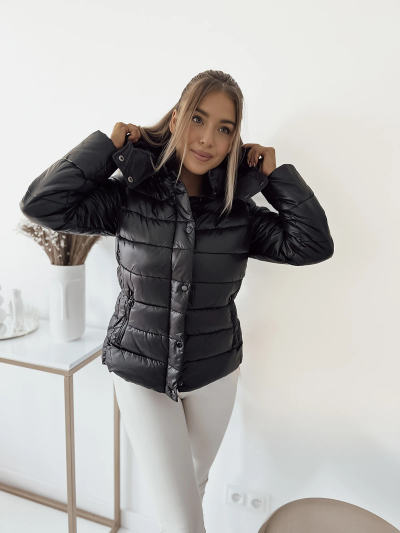 Royalfashion Čierna dámska prešívaná bunda s kapucňou