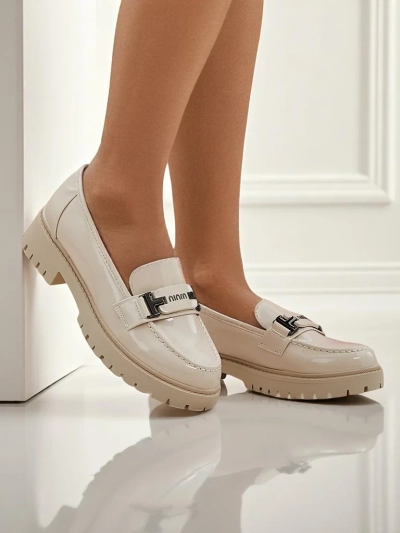 Ženski loafers čevlji Atena bež s plosko peto iz ekološkega usnja